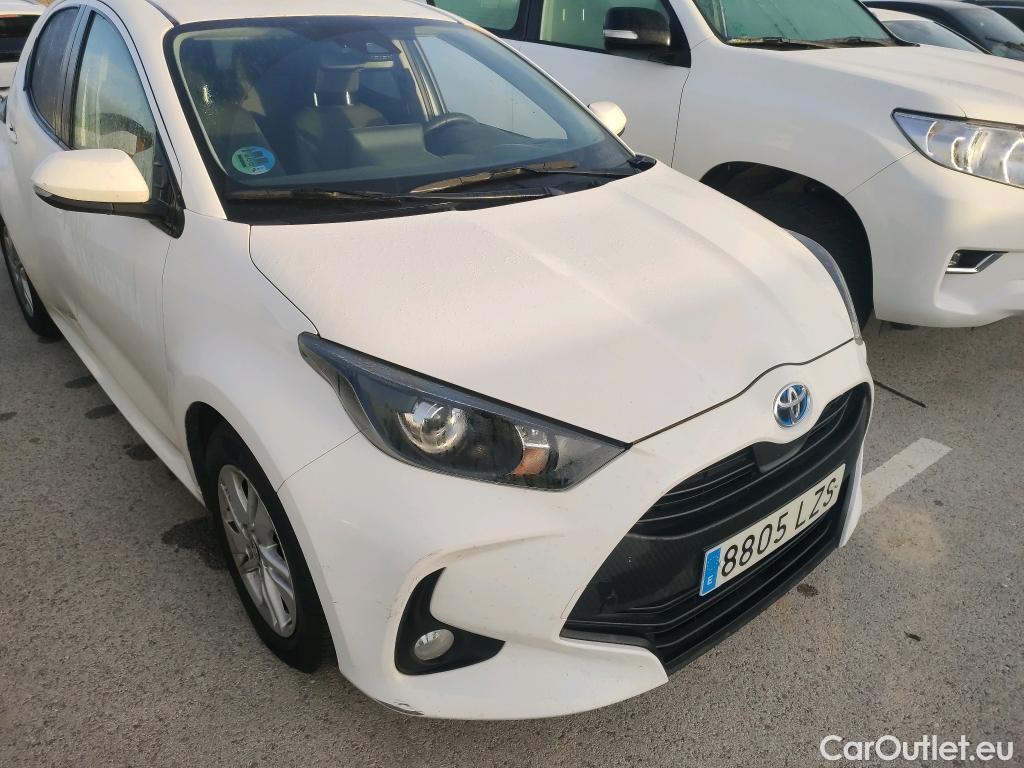  Toyota  Yaris TOYOTA  / 2020 / 5P / berlina con portón 1.5 120H Business Plus #6