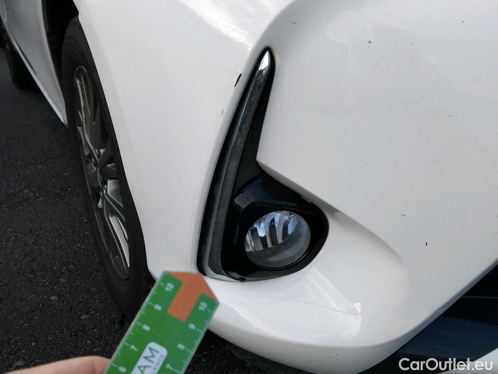  Toyota  Yaris TOYOTA  / 2017 / 5P / berlina con portón 1.5 100H Active #24