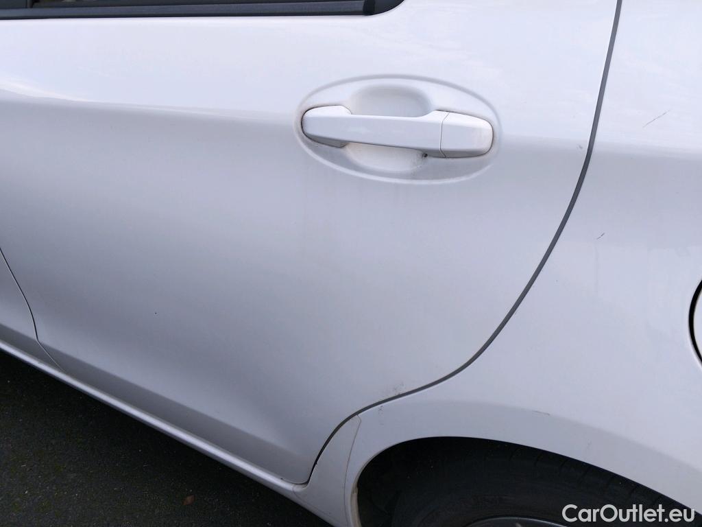  Toyota  Yaris TOYOTA  / 2017 / 5P / berlina con portón 1.5 100H Active #27