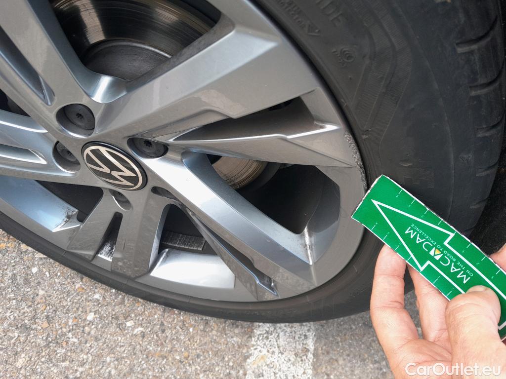  Volkswagen  Golf  VOLKSWAGEN / 2020 / 5P / berlina con portón R-Line 2.0 TDI 110kW (150CV) DSG #25