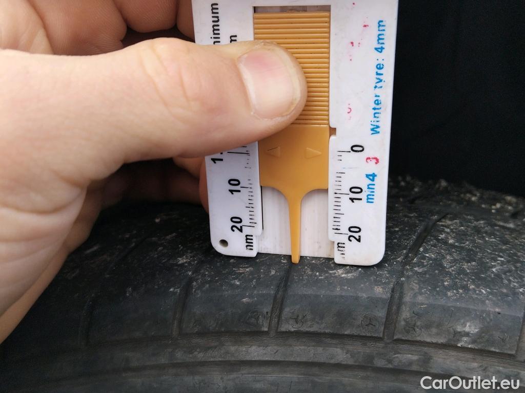  Toyota  Yaris TOYOTA  / 2017 / 5P / berlina con portón 1.5 100H Active #14