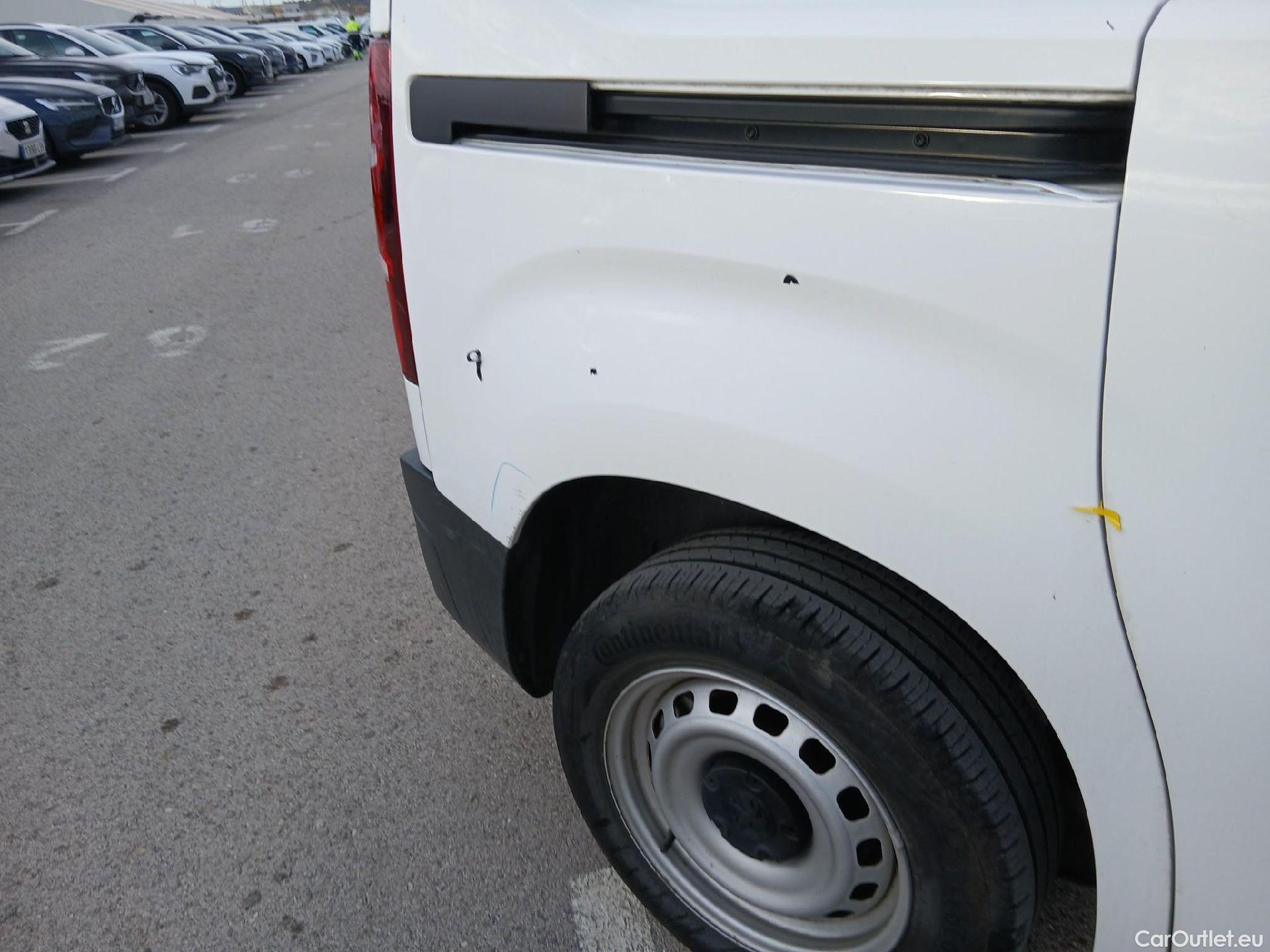  Peugeot  Partner PEUGEOT  / 2018 / 3P / furgón derivado de turismo Pro Standard 600kg BlueHDi 55kW #29