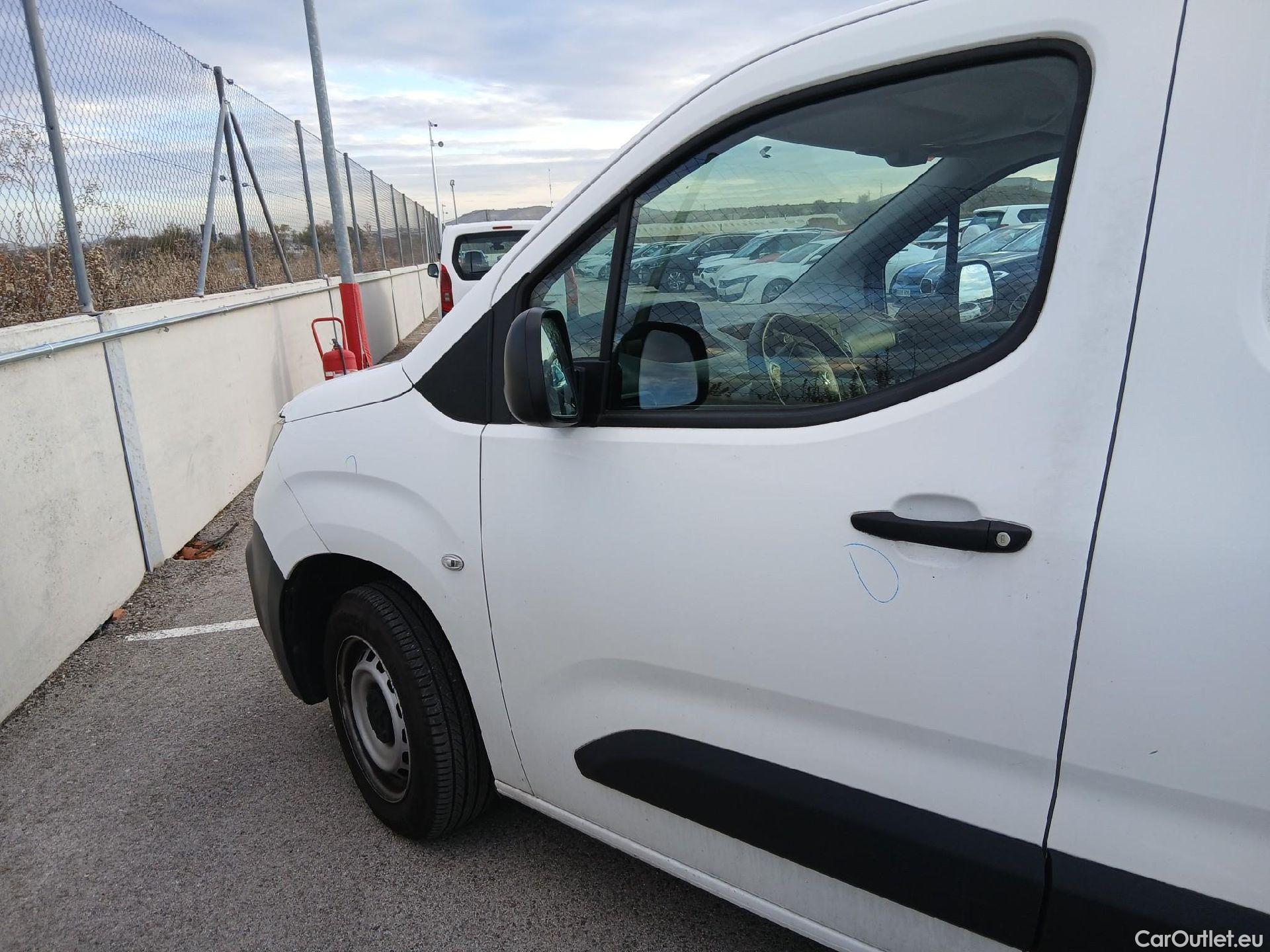  Peugeot  Partner PEUGEOT  / 2018 / 3P / furgón derivado de turismo Pro Standard 600kg BlueHDi 55kW #9