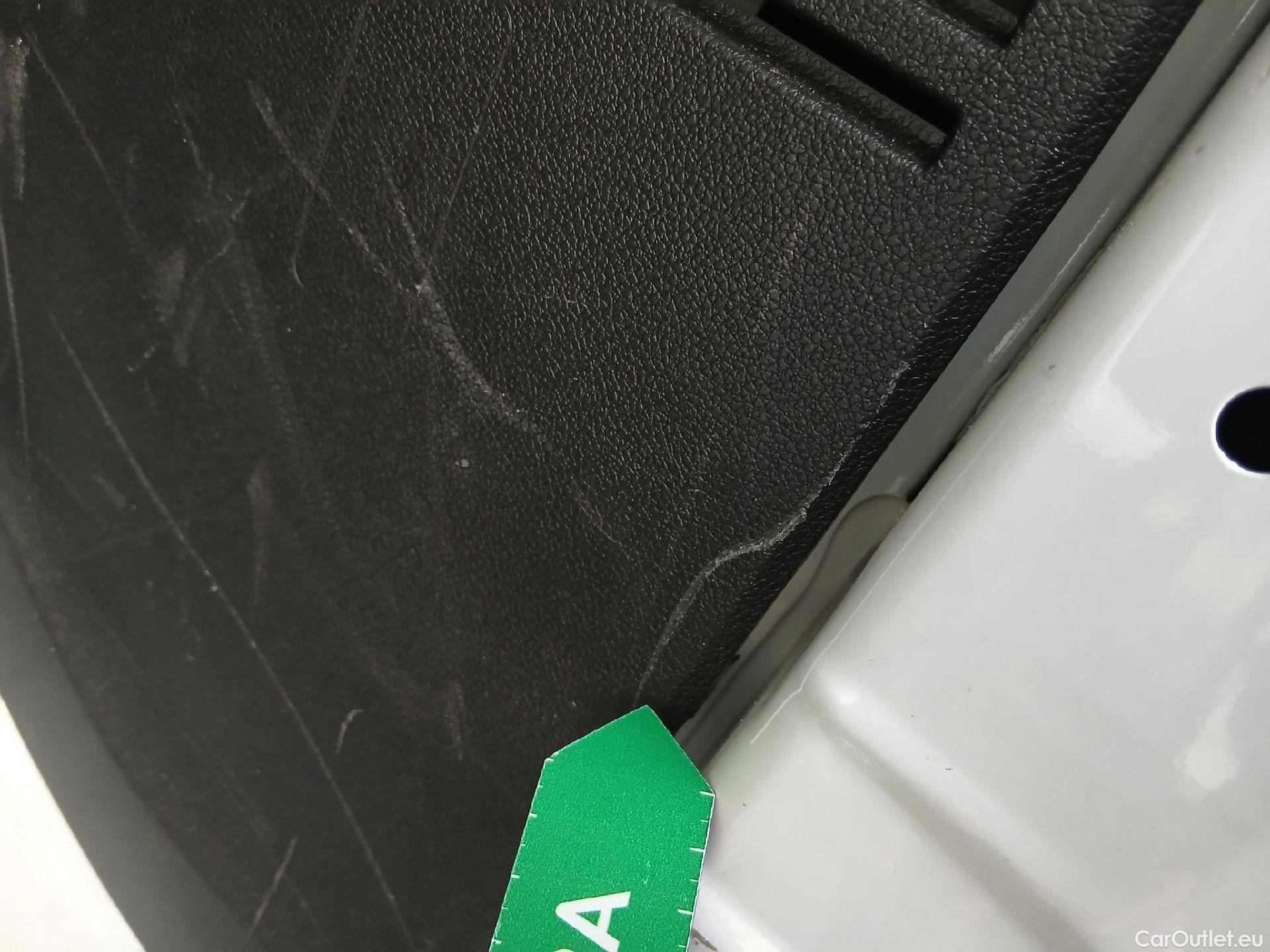  Peugeot  Partner PEUGEOT  / 2018 / 3P / furgón derivado de turismo Pro Standard 600kg BlueHDi 55kW #24