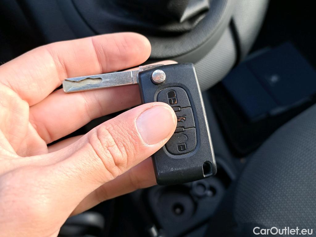  Peugeot  Partner PEUGEOT  VU 4p 2G furgón derivado de Furgón Confort PackL2 BlueHDi 73KW (100) #6