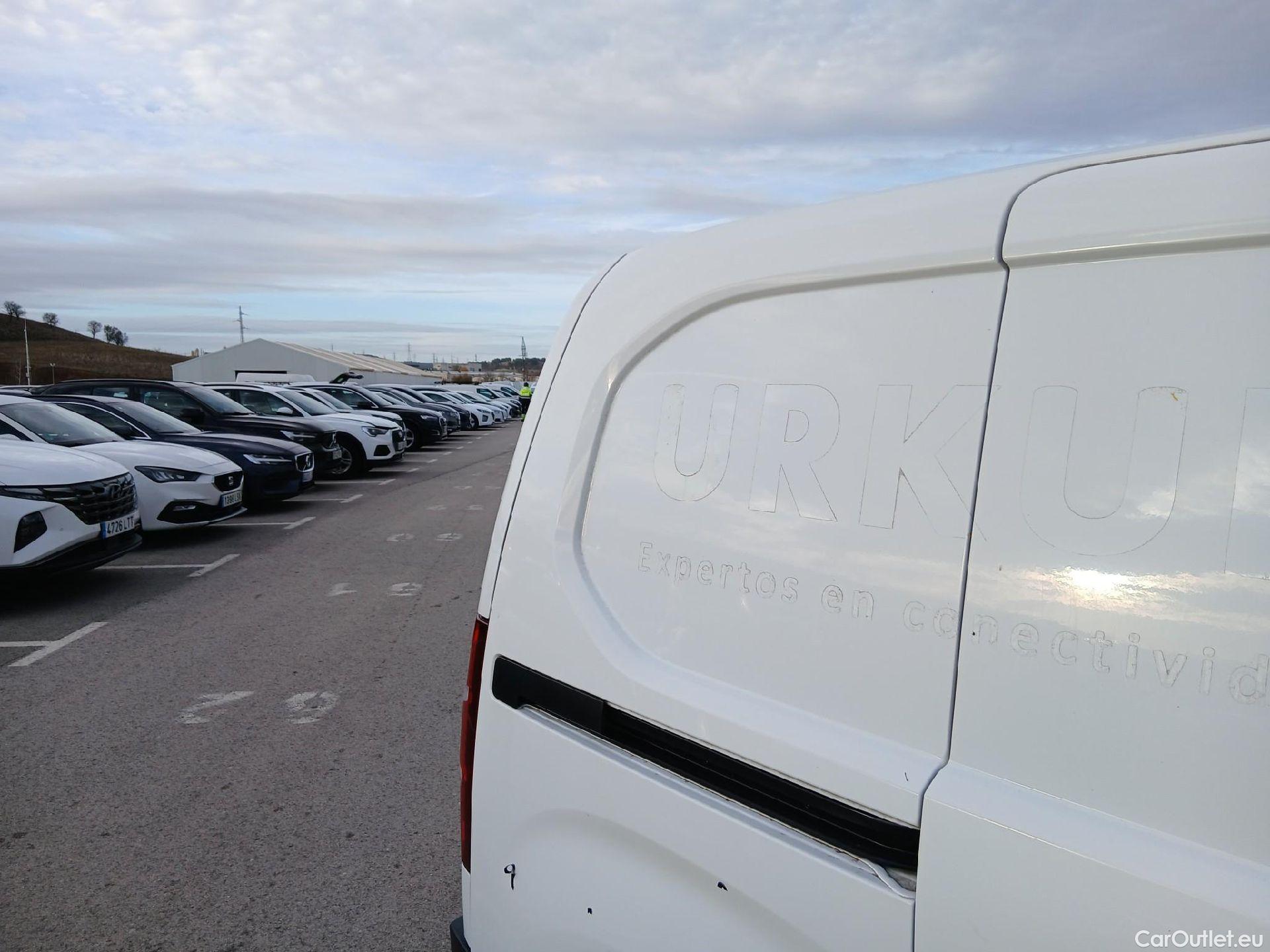  Peugeot  Partner PEUGEOT  / 2018 / 3P / furgón derivado de turismo Pro Standard 600kg BlueHDi 55kW #27