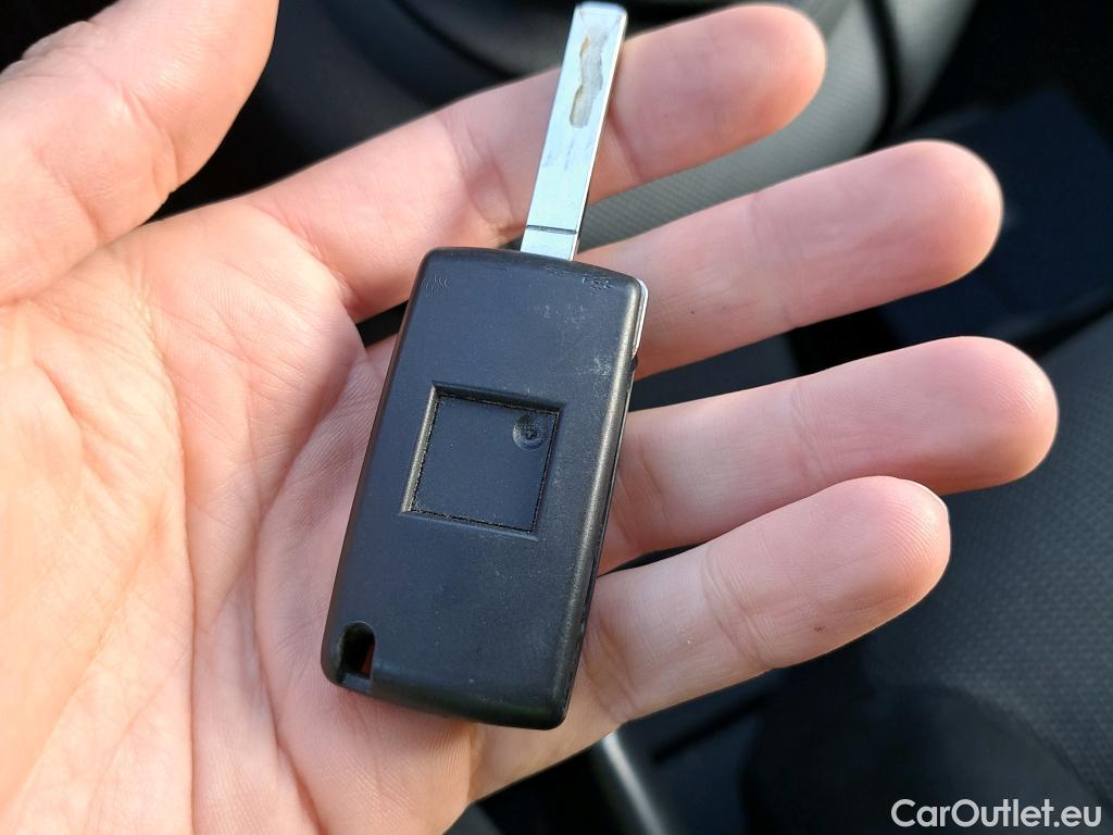  Peugeot  Partner PEUGEOT  VU 4p 2G furgón derivado de Furgón Confort PackL2 BlueHDi 73KW (100) #5