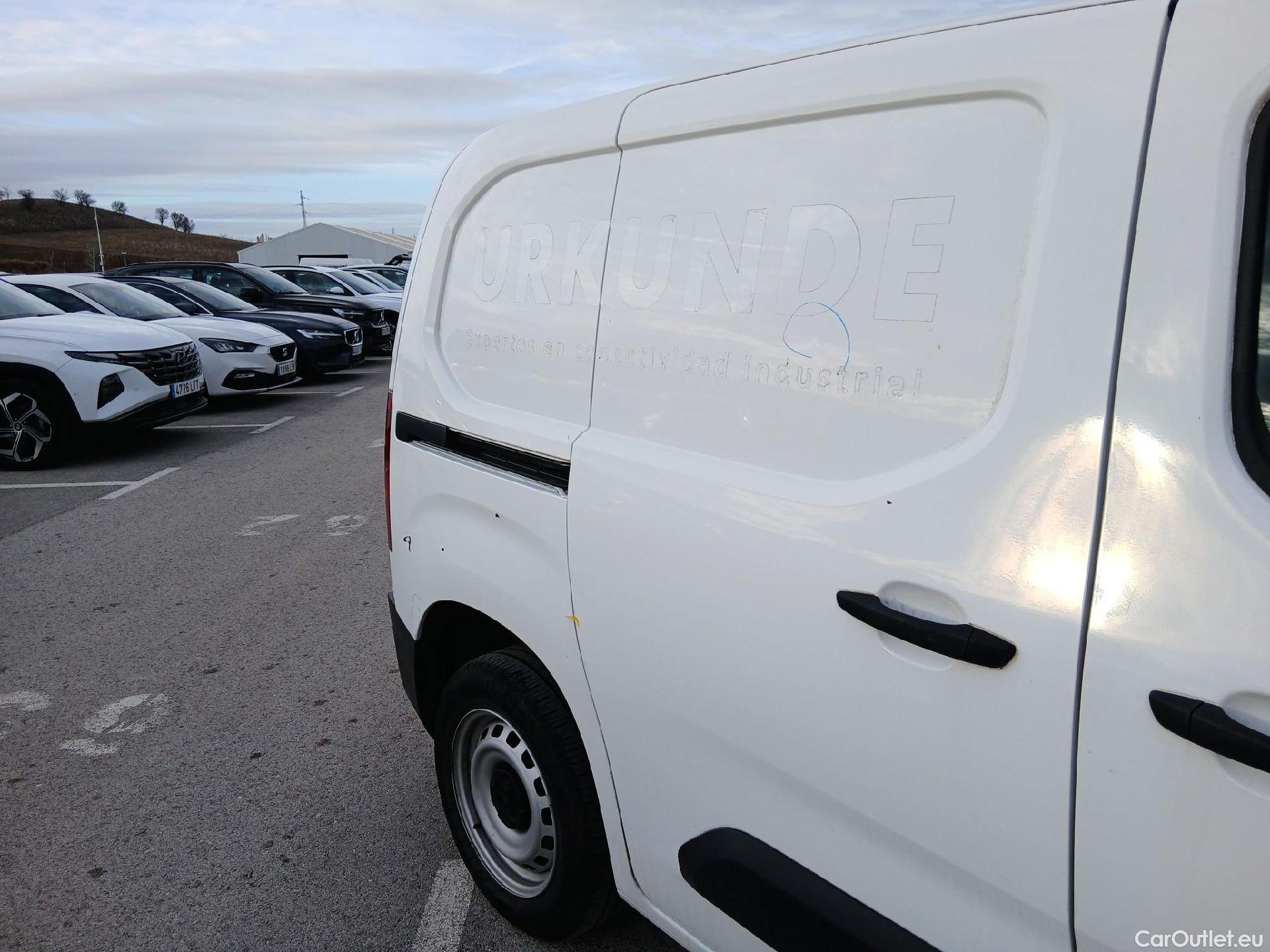  Peugeot  Partner PEUGEOT  / 2018 / 3P / furgón derivado de turismo Pro Standard 600kg BlueHDi 55kW #30