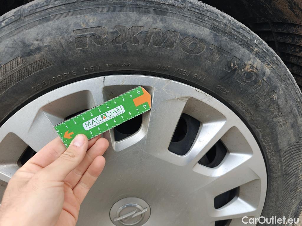  Opel  Combo OPEL  Life / 2018 / 5P / combi 1.5 TD 75kW (100CV) S/S Edition L (IND) #79