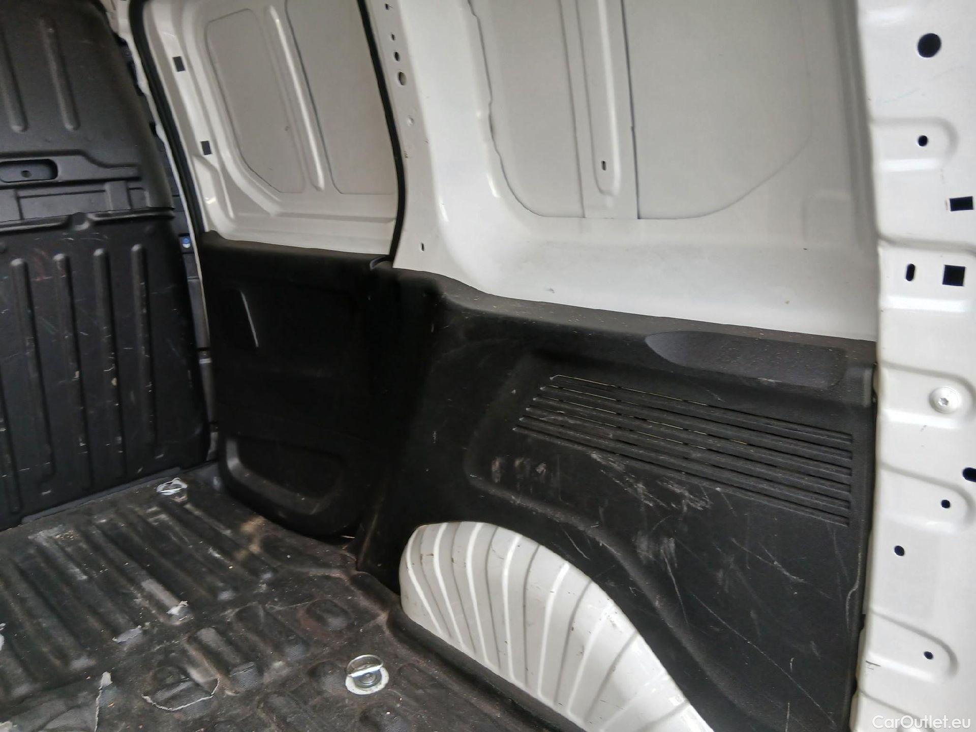  Peugeot  Partner PEUGEOT  / 2018 / 3P / furgón derivado de turismo Pro Standard 600kg BlueHDi 55kW #22