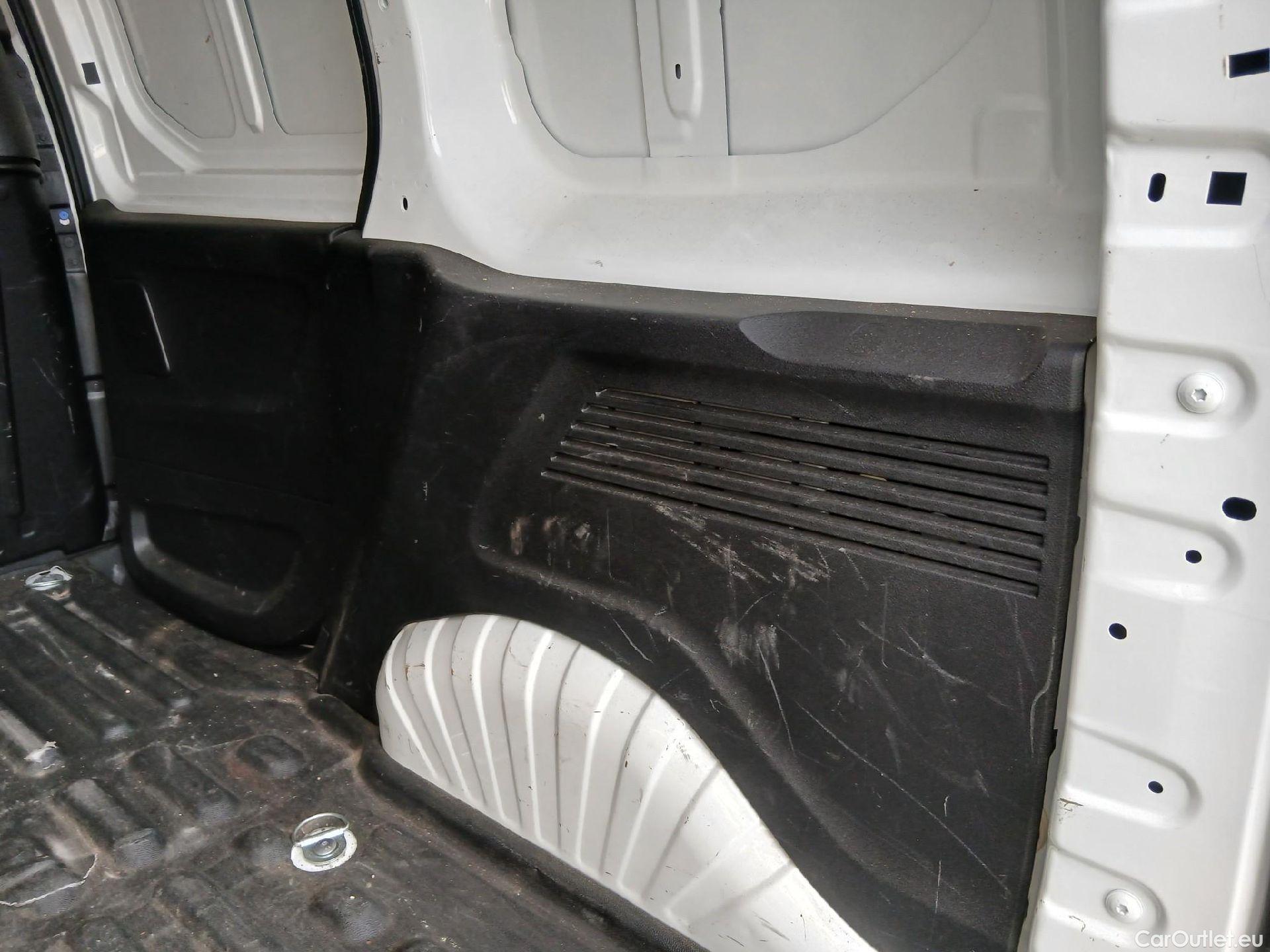  Peugeot  Partner PEUGEOT  / 2018 / 3P / furgón derivado de turismo Pro Standard 600kg BlueHDi 55kW #23