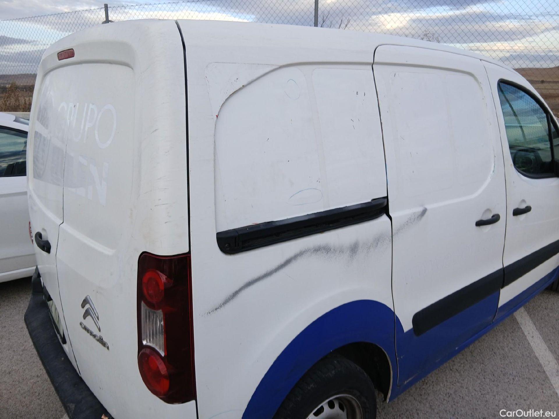  Citroen  Berlingo CITROEN  / 2015 / 3P / furgón derivado de turismo BlueHDi 55KW (75CV) #32