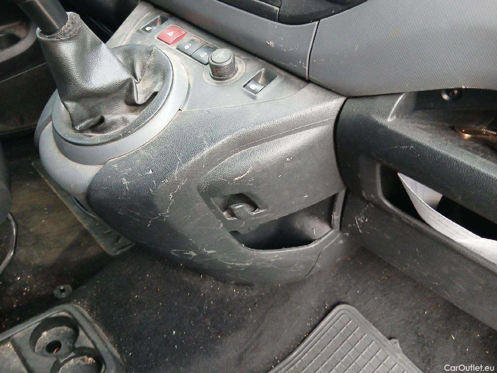  Citroen  Berlingo CITROEN  / 2015 / 3P / furgón derivado de turismo BlueHDi 55KW (75CV) #40