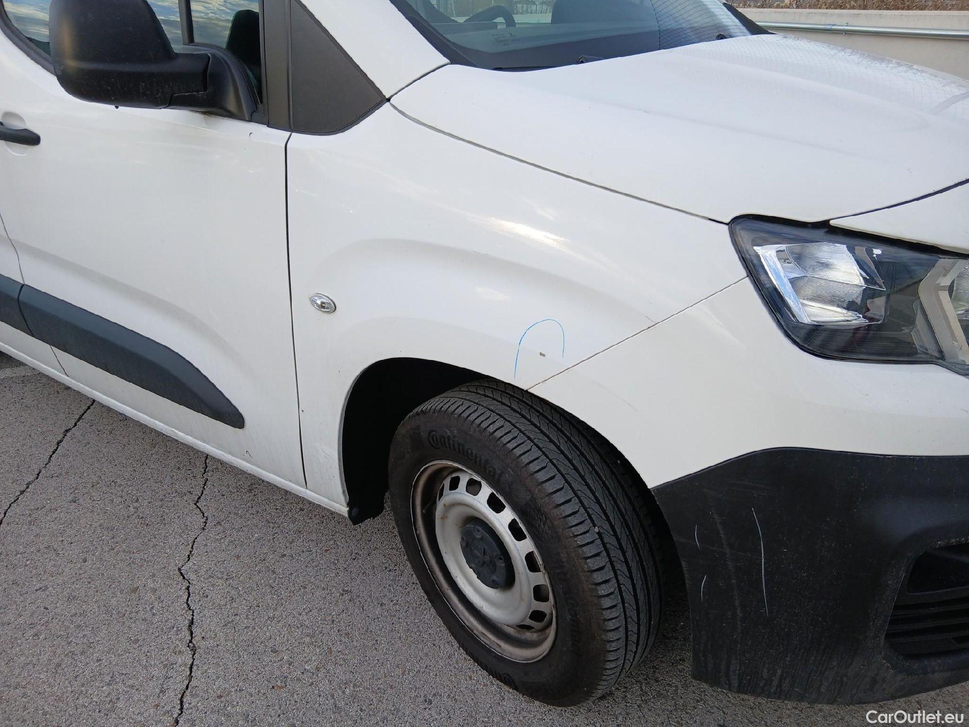  Peugeot  Partner PEUGEOT  / 2018 / 3P / furgón derivado de turismo Pro Standard 600kg BlueHDi 55kW #35