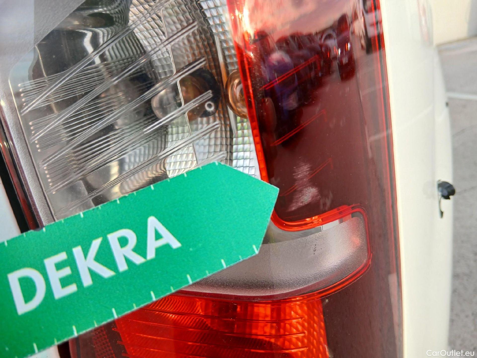  Peugeot  Partner PEUGEOT  / 2018 / 3P / furgón derivado de turismo Pro Standard 600kg BlueHDi 55kW #25