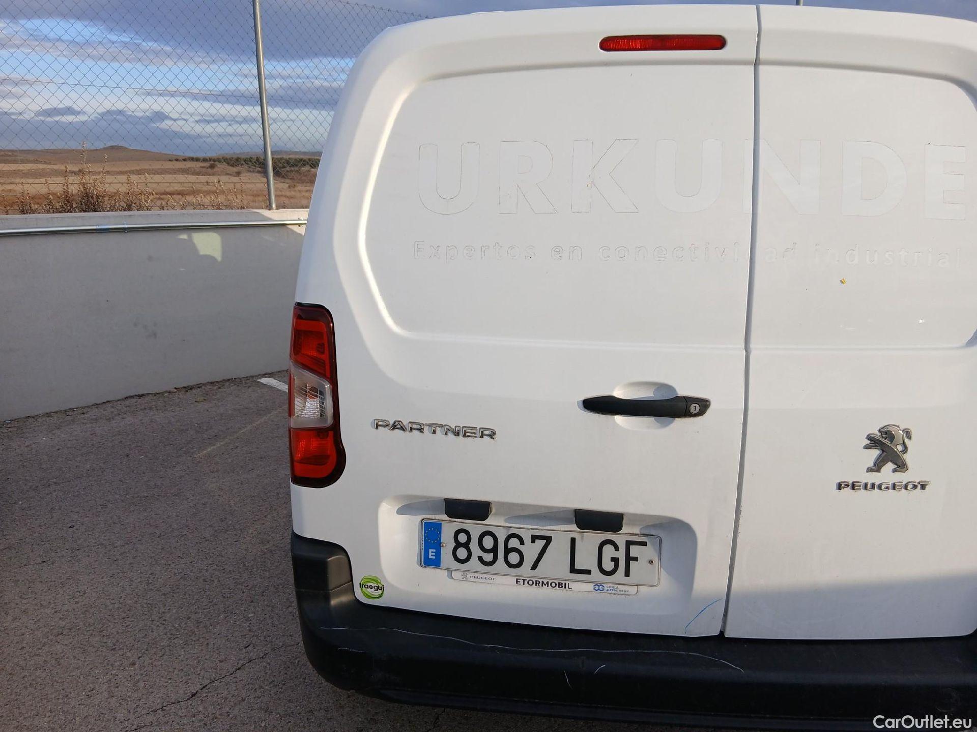  Peugeot  Partner PEUGEOT  / 2018 / 3P / furgón derivado de turismo Pro Standard 600kg BlueHDi 55kW #16