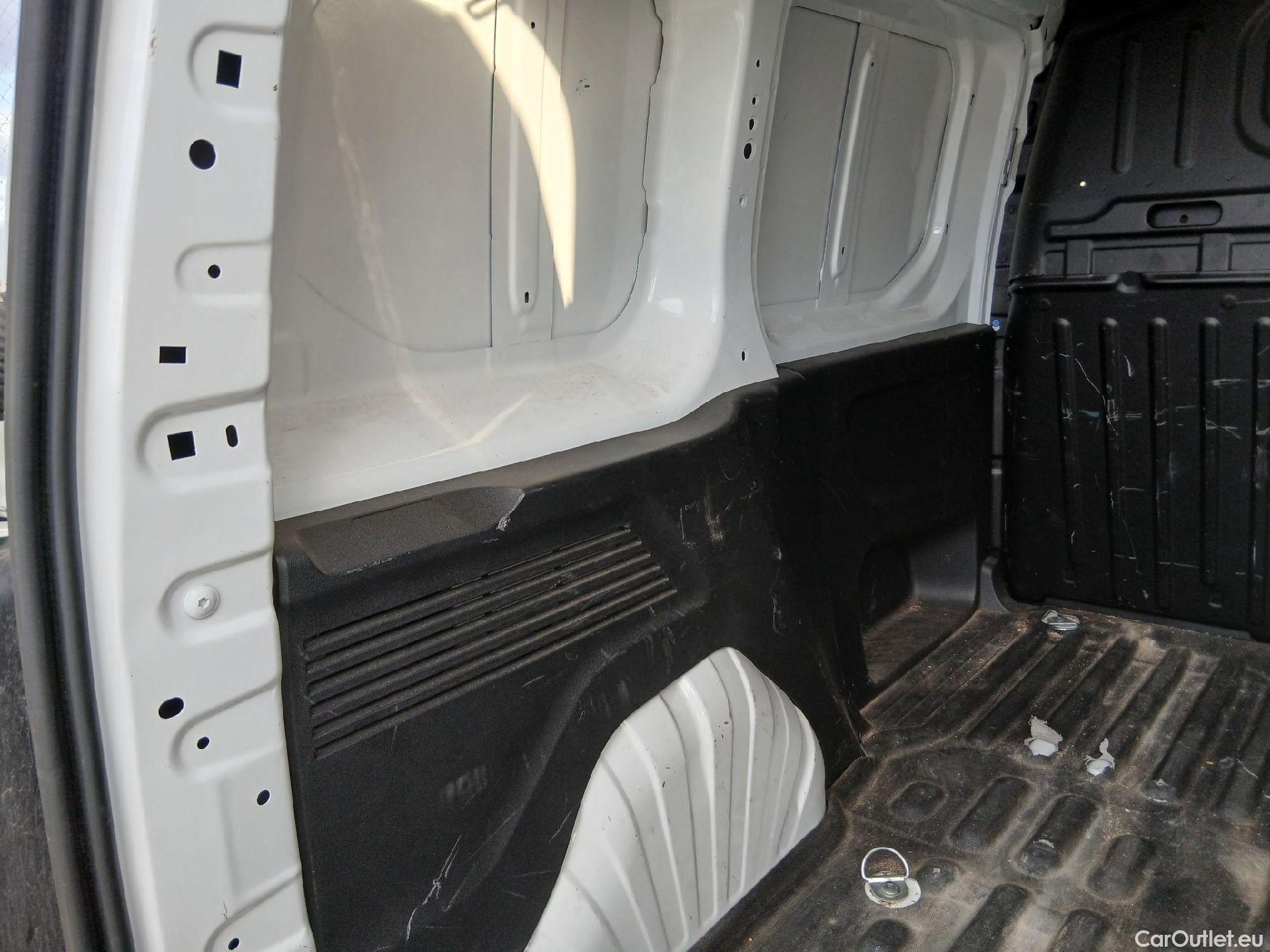  Peugeot  Partner PEUGEOT  / 2018 / 3P / furgón derivado de turismo Pro Standard 600kg BlueHDi 55kW #21