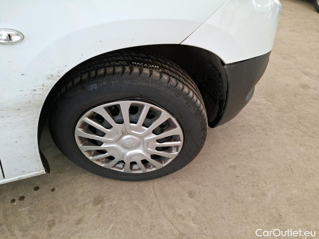  Toyota  Proace TOYOTA  City / 2019 / 4P / Fourgonnette 1.5 Long 100 D-4D Business #28