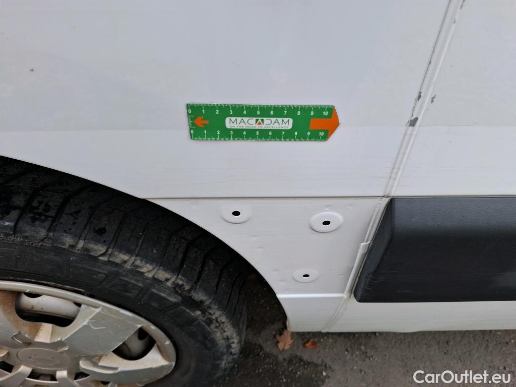  Nissan  NV400 NISSAN  VU 4p Fourgon L3H2 2.3 DCI TT 165 S/S 3500 Business #98