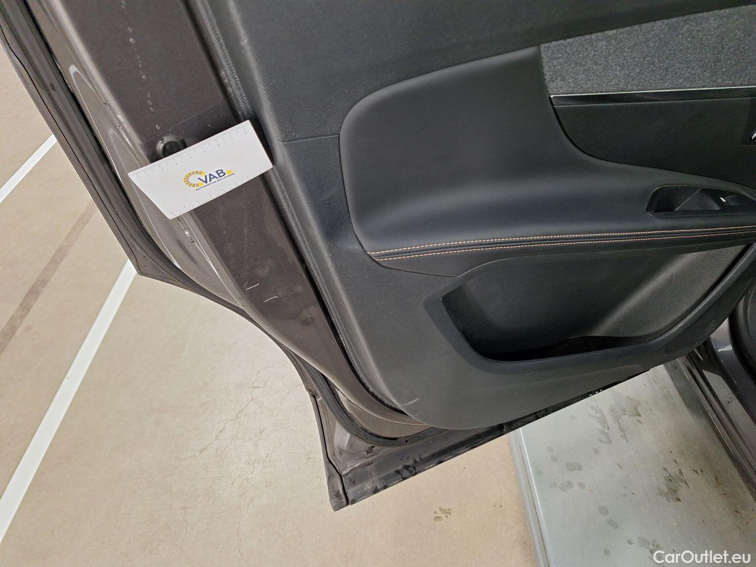  Peugeot  5008 Peugeot,  '16, Peugeot  1.5 BlueHDi 96kW S&S GT Line 5d 7pl #35