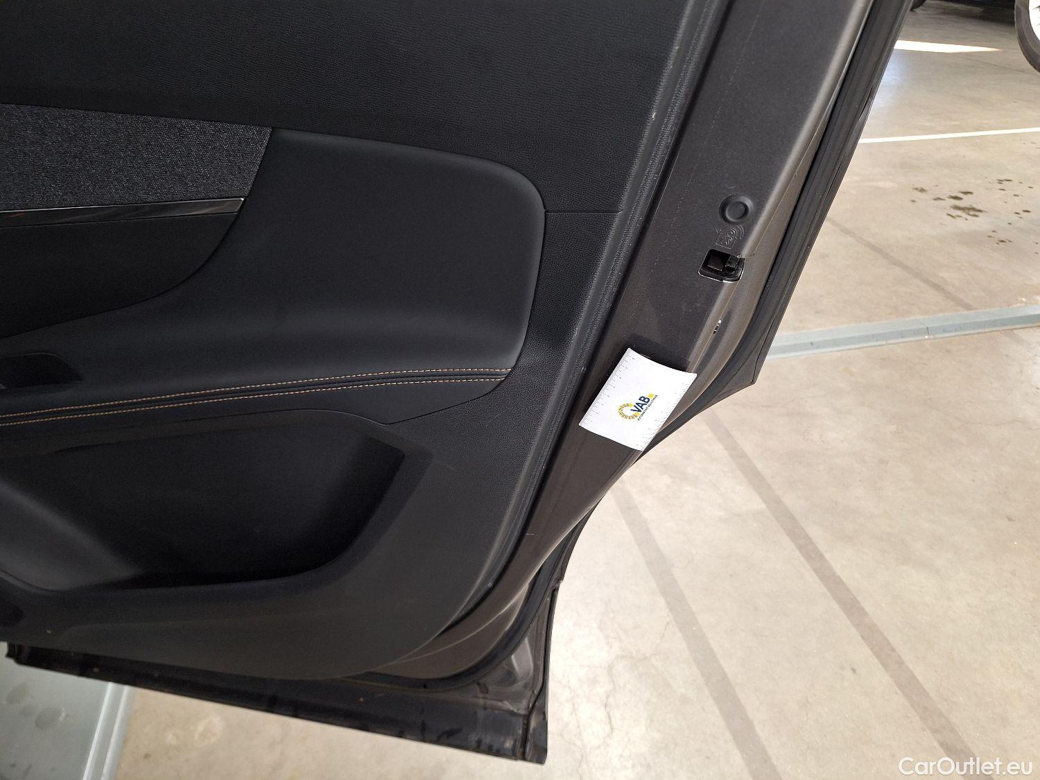  Peugeot  5008 Peugeot,  '16, Peugeot  1.5 BlueHDi 96kW S&S GT Line 5d 7pl #23