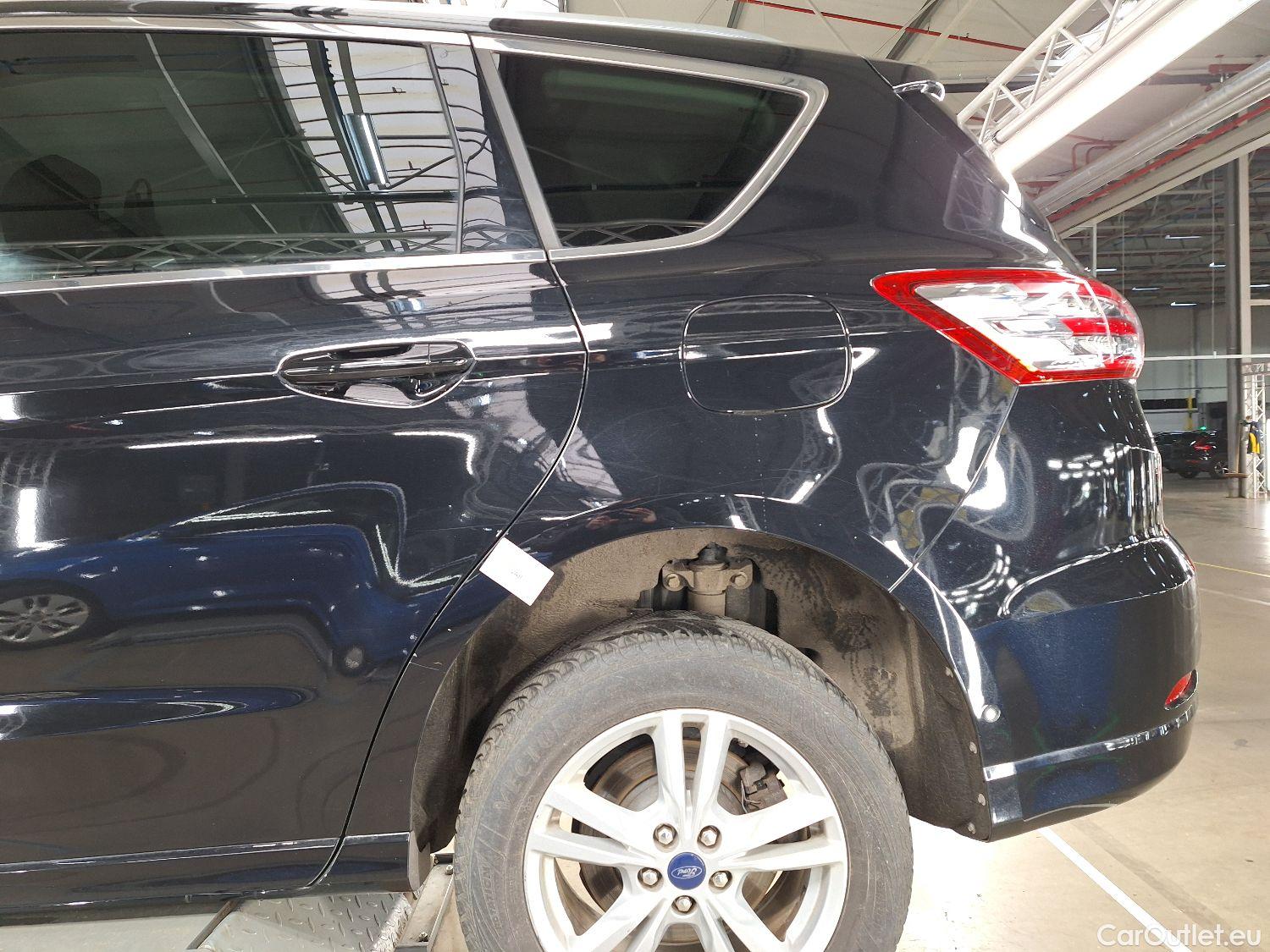  Ford  S-Max Ford,  '15, Ford  2.0 TDCi 110kW S/S Aut. Titanium 5d #25