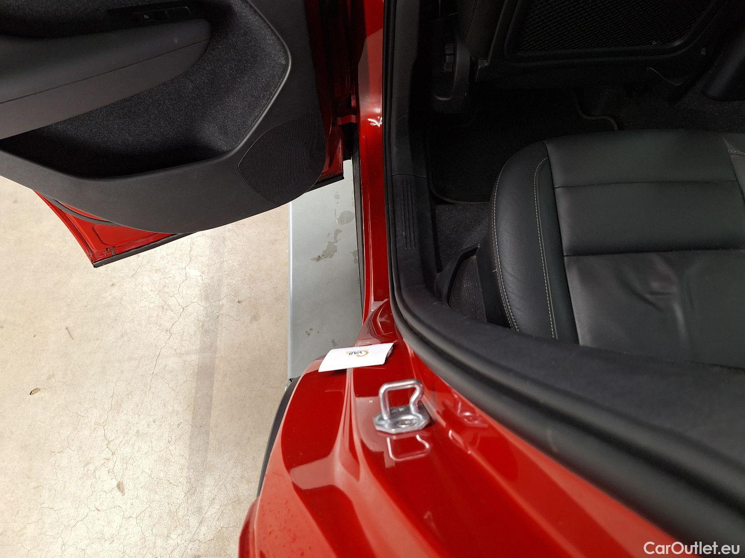  Volvo  XC 40 Volvo, XC40 '17, Volvo XC40 T5 Recharge Geartronic R-Design 5d #46