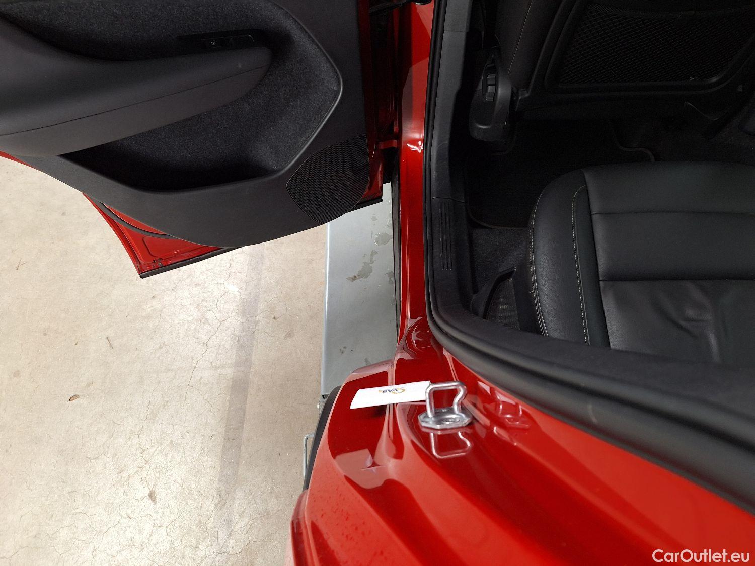  Volvo  XC 40 Volvo, XC40 '17, Volvo XC40 T5 Recharge Geartronic R-Design 5d #44