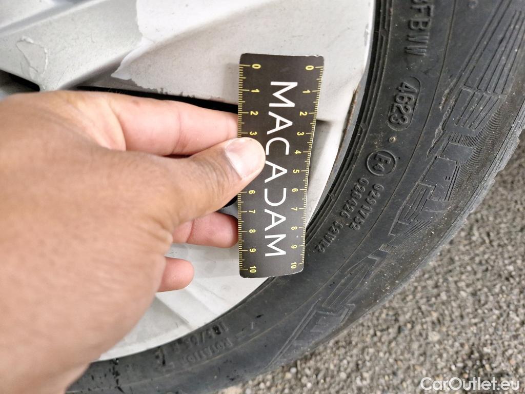  Peugeot  208 PEUGEOT  Affaire VU 5p Berline BlueHDi 75 PREMIUM #75