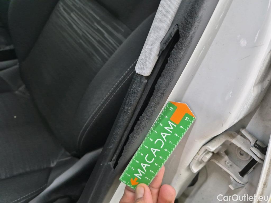  Peugeot  208 PEUGEOT  AFFAIRE VF 5p BER 1.6 BlueHDi 100 PACK CLIM NAVbi-corps VU #40