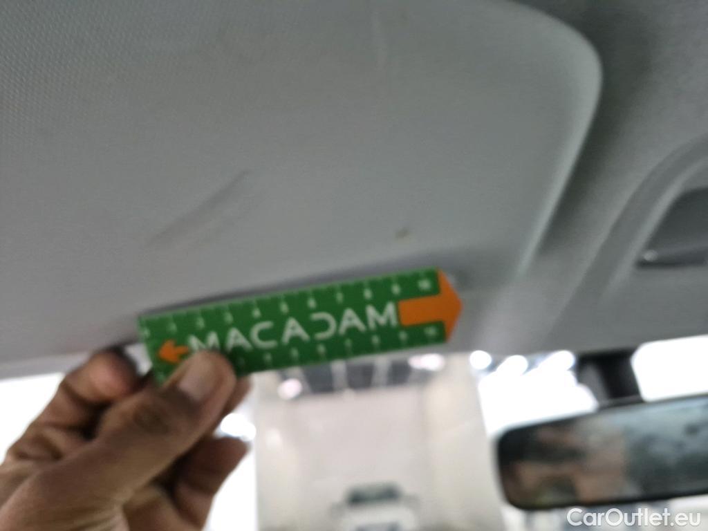  Peugeot  208 PEUGEOT  AFFAIRE VF 5p BER 1.6 BlueHDi 100 PACK CLIM NAVbi-corps VU #49