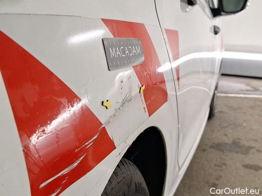  Peugeot  208 PEUGEOT  Affaire VU 5p Berline BlueHDi 75 PREMIUM #49