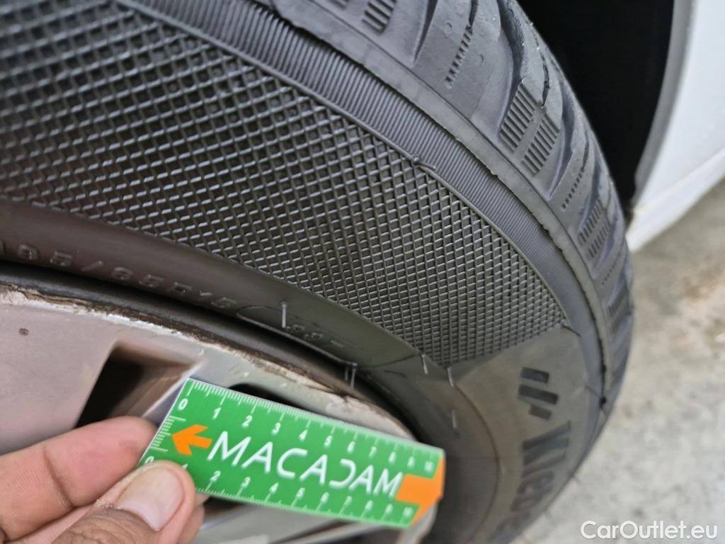  Peugeot  208 PEUGEOT  AFFAIRE VF 5p BER 1.6 BlueHDi 100 PACK CLIM NAVbi-corps VU #60