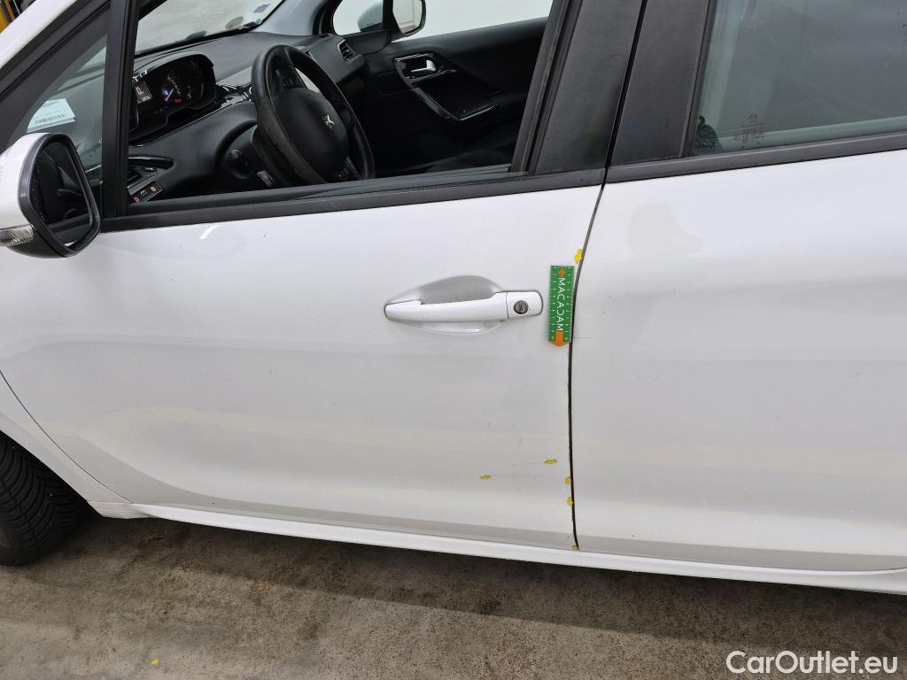  Peugeot  208 PEUGEOT  AFFAIRE VF 5p BER 1.6 BlueHDi 100 PACK CLIM NAVbi-corps VU #31