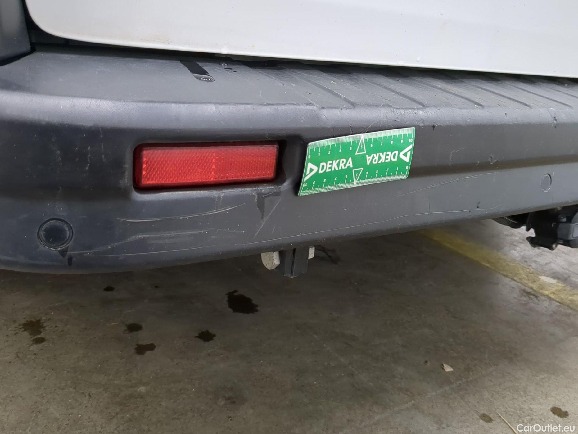  Renault  Trafic RENAULT  VU 4p Fourgon FG GCF L1H1 1000 dCi 95 E6 #46