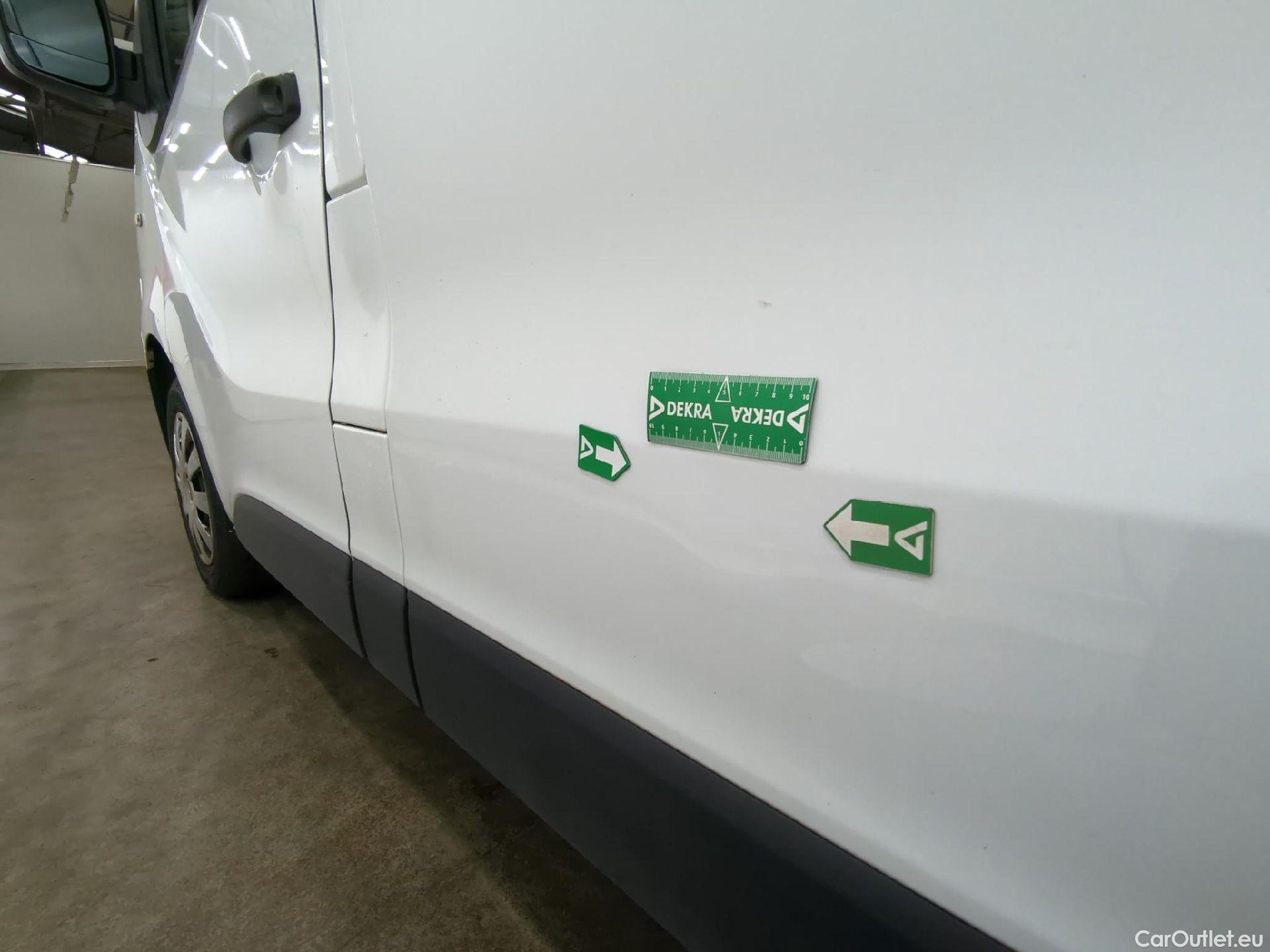  Renault  Trafic RENAULT  VU 4p Fourgon FG GCF L1H1 1000 dCi 95 E6 #36