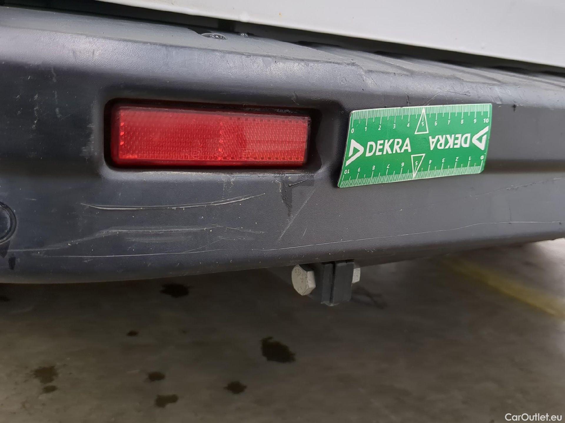  Renault  Trafic RENAULT  VU 4p Fourgon FG GCF L1H1 1000 dCi 95 E6 #47