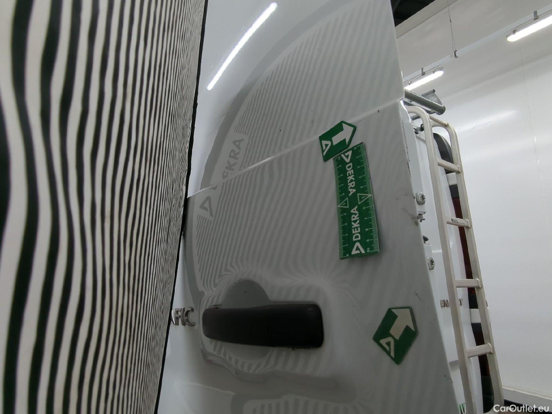  Renault  Trafic RENAULT  VU 4p Fourgon FG GCF L1H1 1000 dCi 95 E6 #39