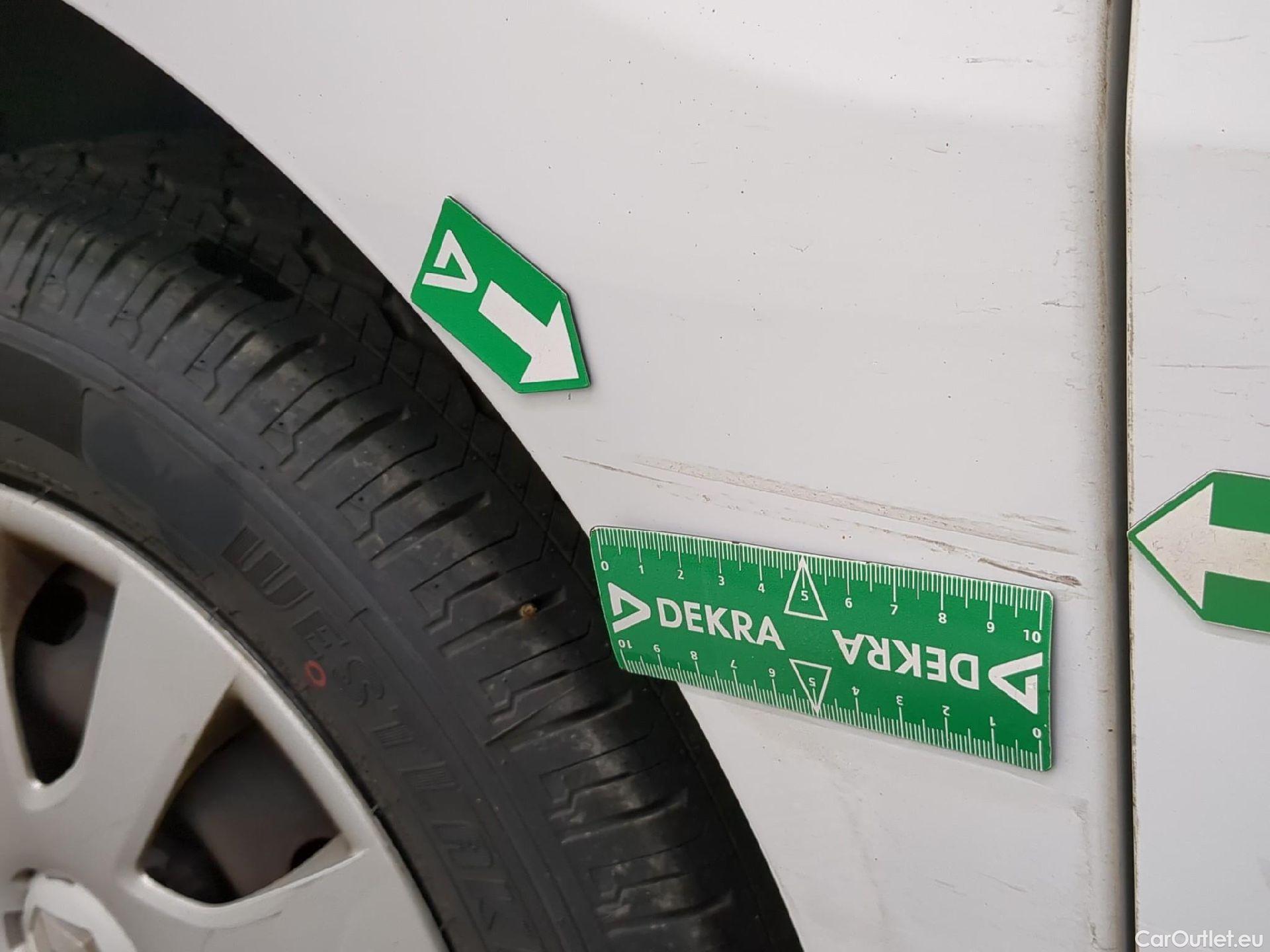  Renault  Trafic RENAULT  VU 4p Fourgon FG GCF L1H1 1000 dCi 95 E6 #12