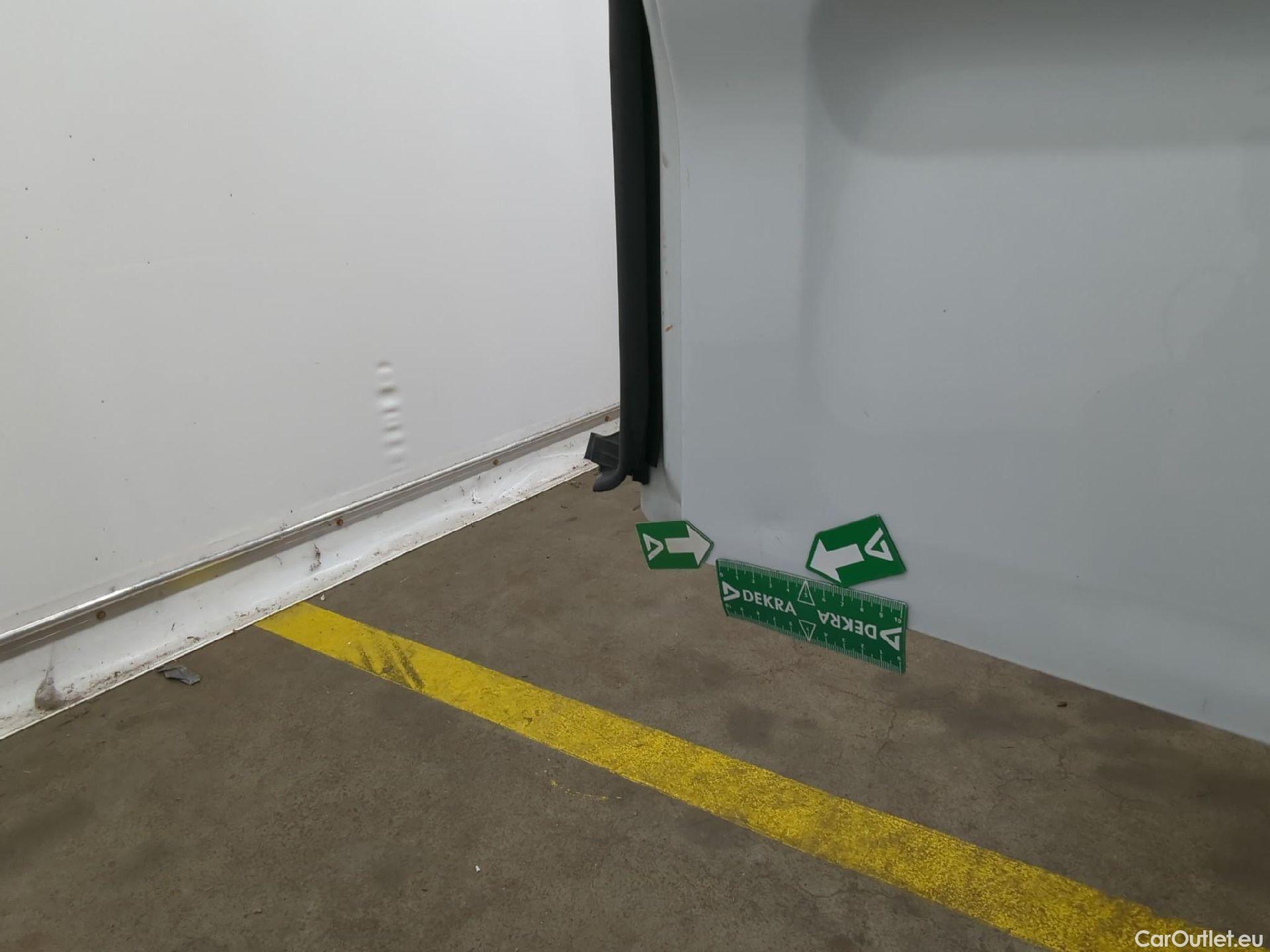  Renault  Trafic RENAULT  VU 4p Fourgon FG GCF L1H1 1000 dCi 95 E6 #45