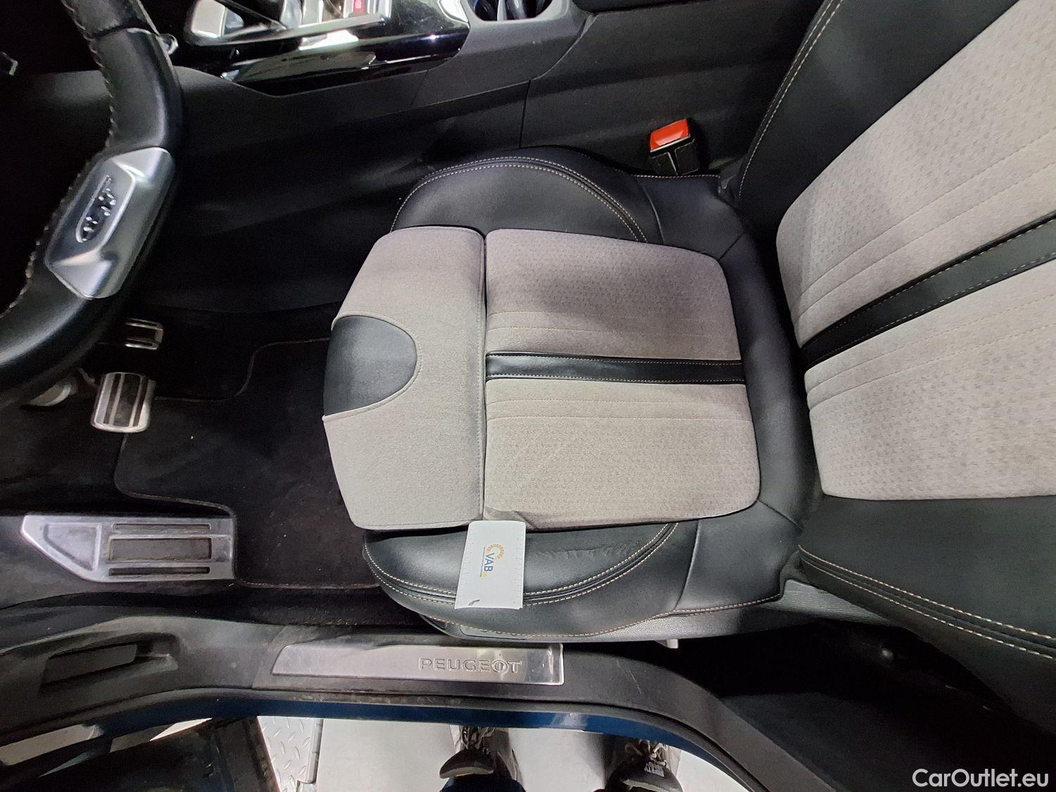  Peugeot  3008 Peugeot,  FL'20 PHEV, Peugeot  Hybrid 225 e-Auto8 GT Pack 5d #1