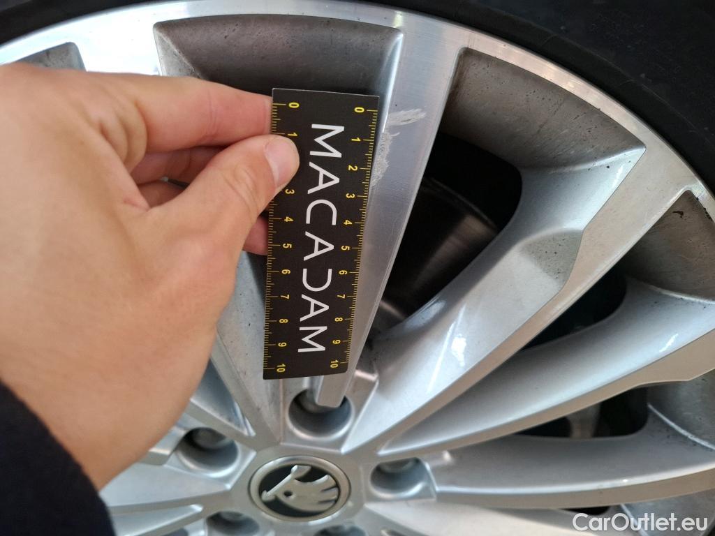  Skoda  Kodiaq SKODA  / 2016 / 5P / SUV 2.0 TDI 150 SCR DSG7 7 Pl. STYLE #21