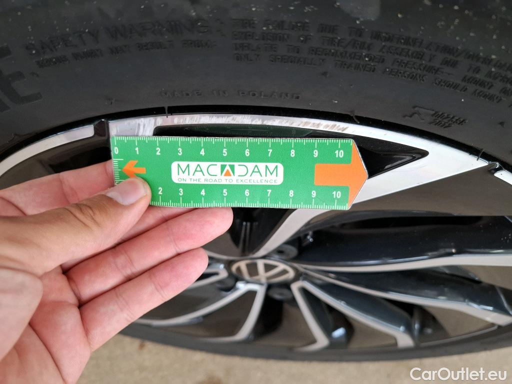  Volkswagen  Golf  VOLKSWAGEN / 2020 / 5P / Berline 2.0 TDI SCR 150 DSG7 R-Line 1st #10