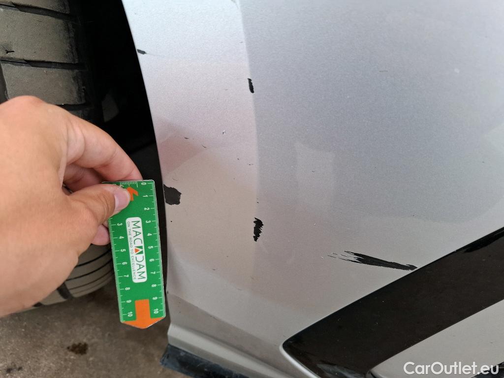  Volkswagen  Golf  VOLKSWAGEN / 2020 / 5P / Berline 2.0 TDI SCR 150 DSG7 R-Line 1st #4