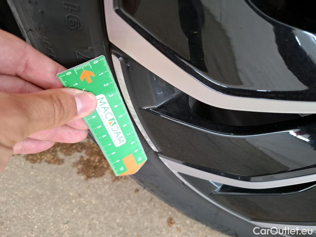  Volkswagen  Golf  VOLKSWAGEN / 2020 / 5P / Berline 2.0 TDI SCR 150 DSG7 R-Line 1st #11