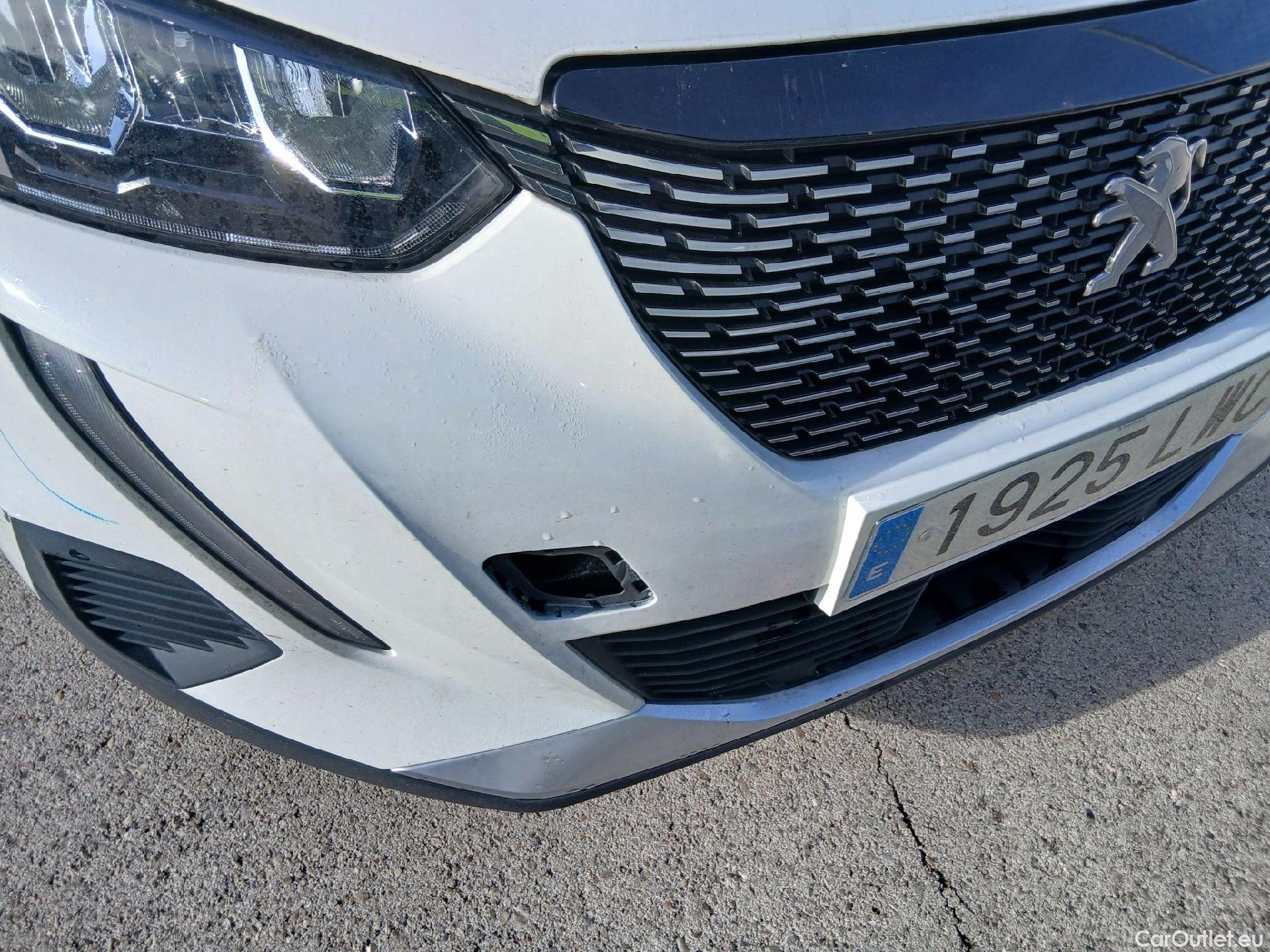  Peugeot  2008 PEUGEOT  / 2019 / 5P / todoterreno Allure BlueHDI 81kW (110CV) #17