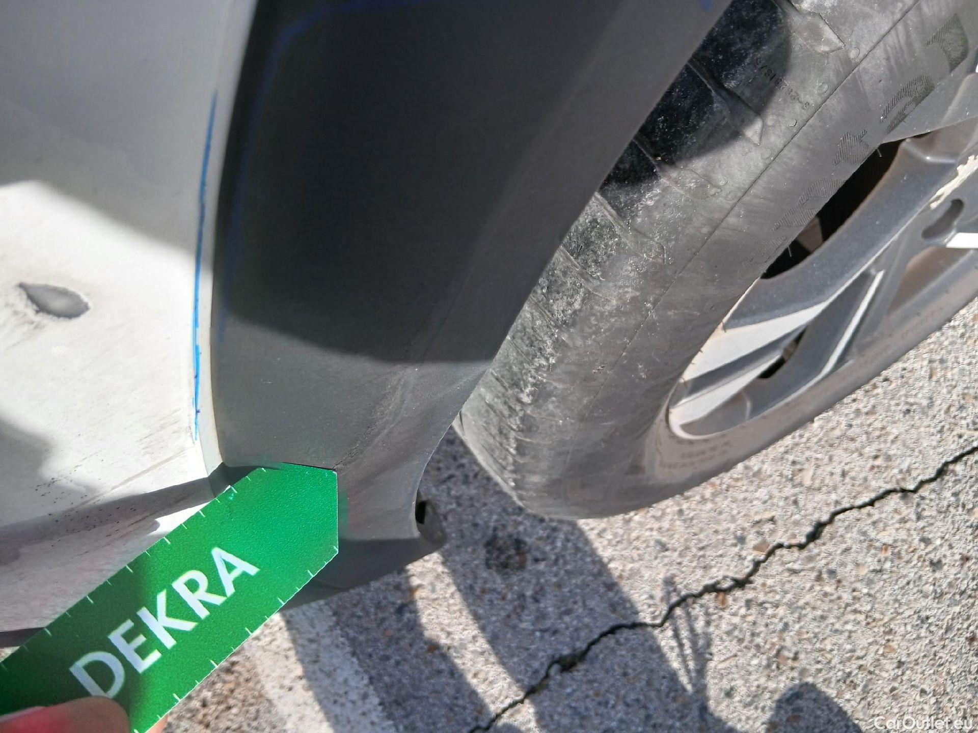  Peugeot  2008 PEUGEOT  / 2019 / 5P / todoterreno Allure BlueHDI 81kW (110CV) #28