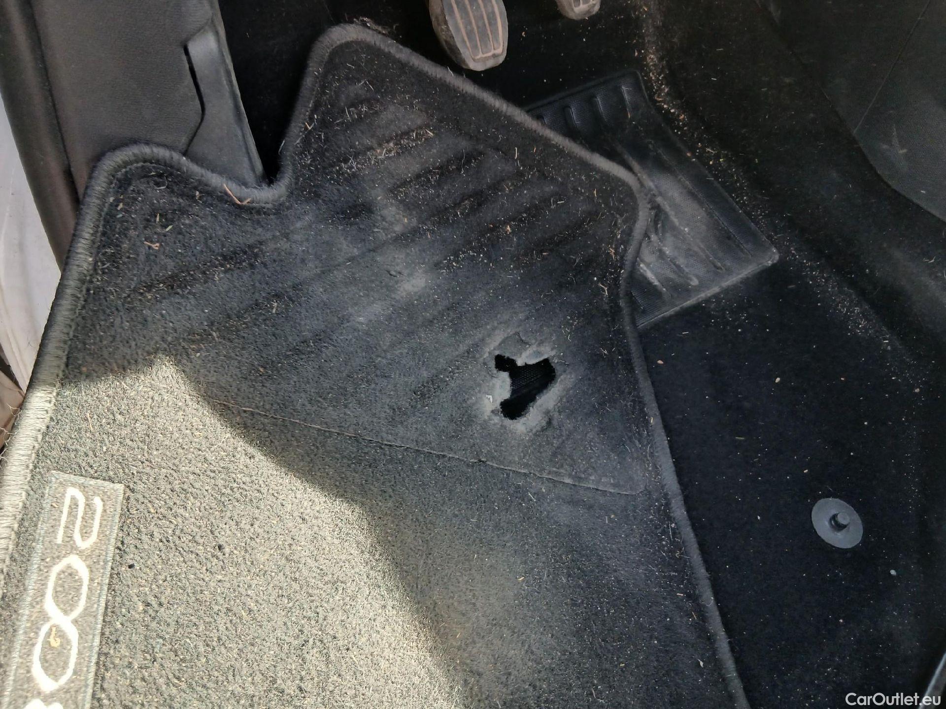  Peugeot  2008 PEUGEOT  / 2019 / 5P / todoterreno Allure BlueHDI 81kW (110CV) #3