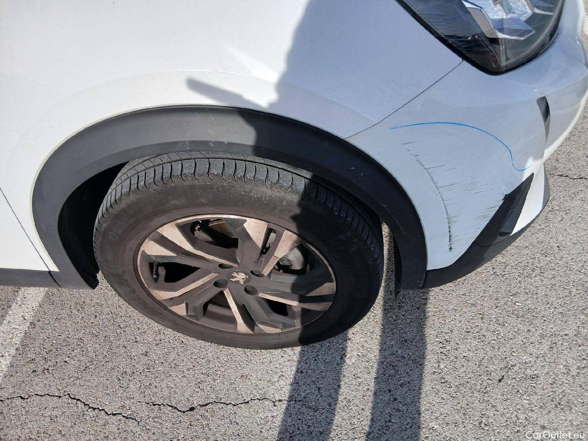  Peugeot  2008 PEUGEOT  / 2019 / 5P / todoterreno Allure BlueHDI 81kW (110CV) #36