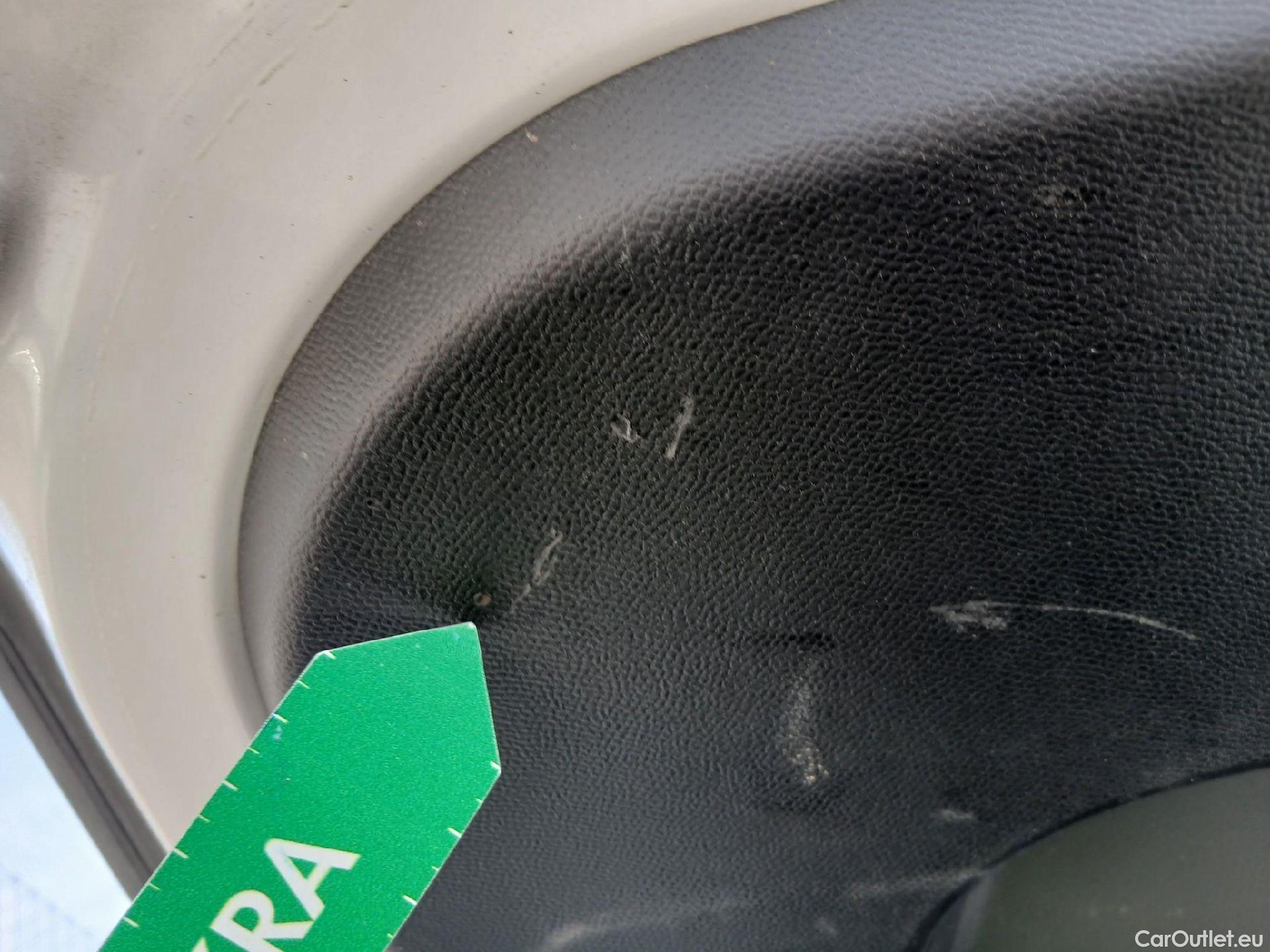  Peugeot  2008 PEUGEOT  / 2019 / 5P / todoterreno Allure BlueHDI 81kW (110CV) #8